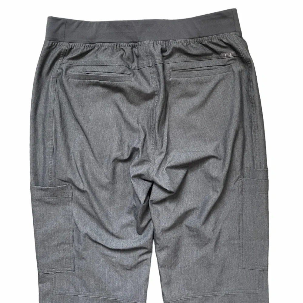Figs Leon™ Three-Pocket Scrub Top and Axim™ Cargo Scrub Pants